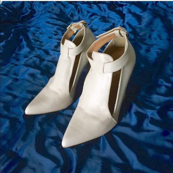Shoes - Nude pumps